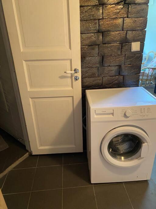 Charmigt Sekelskifteshus Med Naerhet Till Det Mesta Eskilstuna Dış mekan fotoğraf