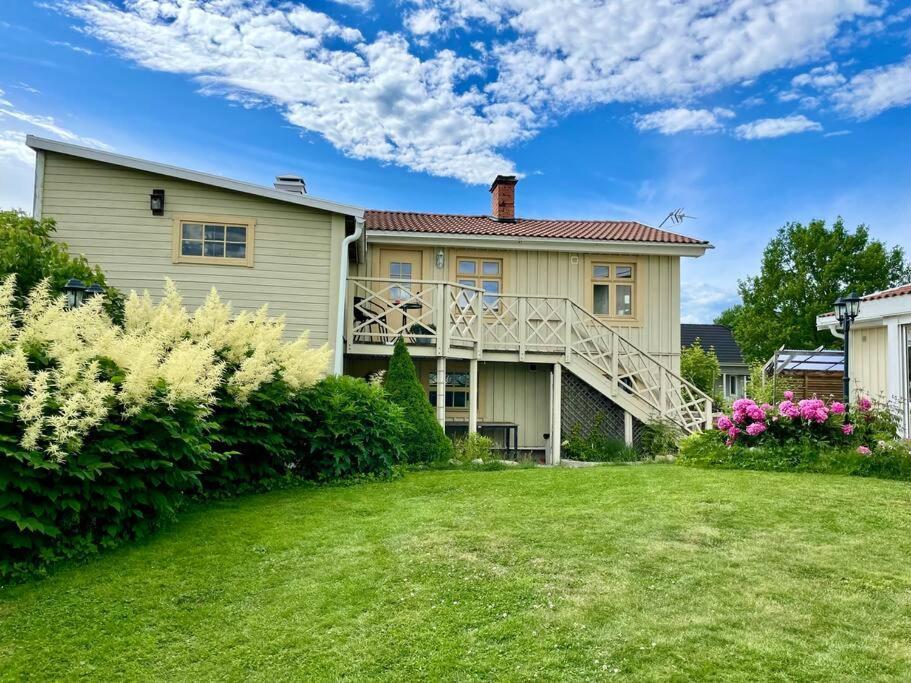 Charmigt Sekelskifteshus Med Naerhet Till Det Mesta Eskilstuna Dış mekan fotoğraf
